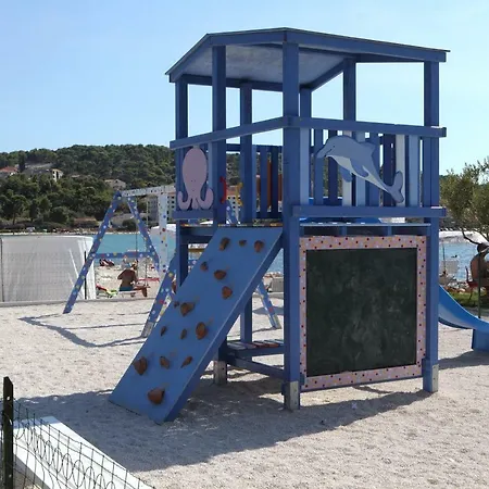Dinka Τρογκίρ
