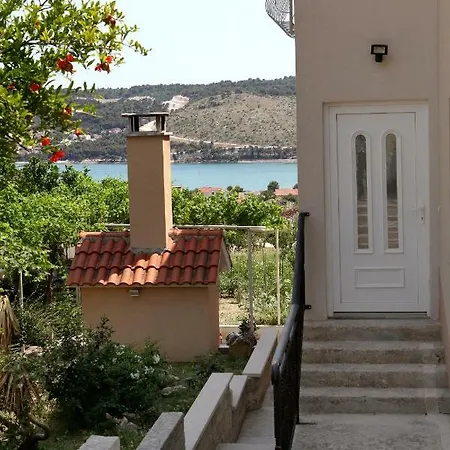 Dinka Διαμέρισμα Τρογκίρ